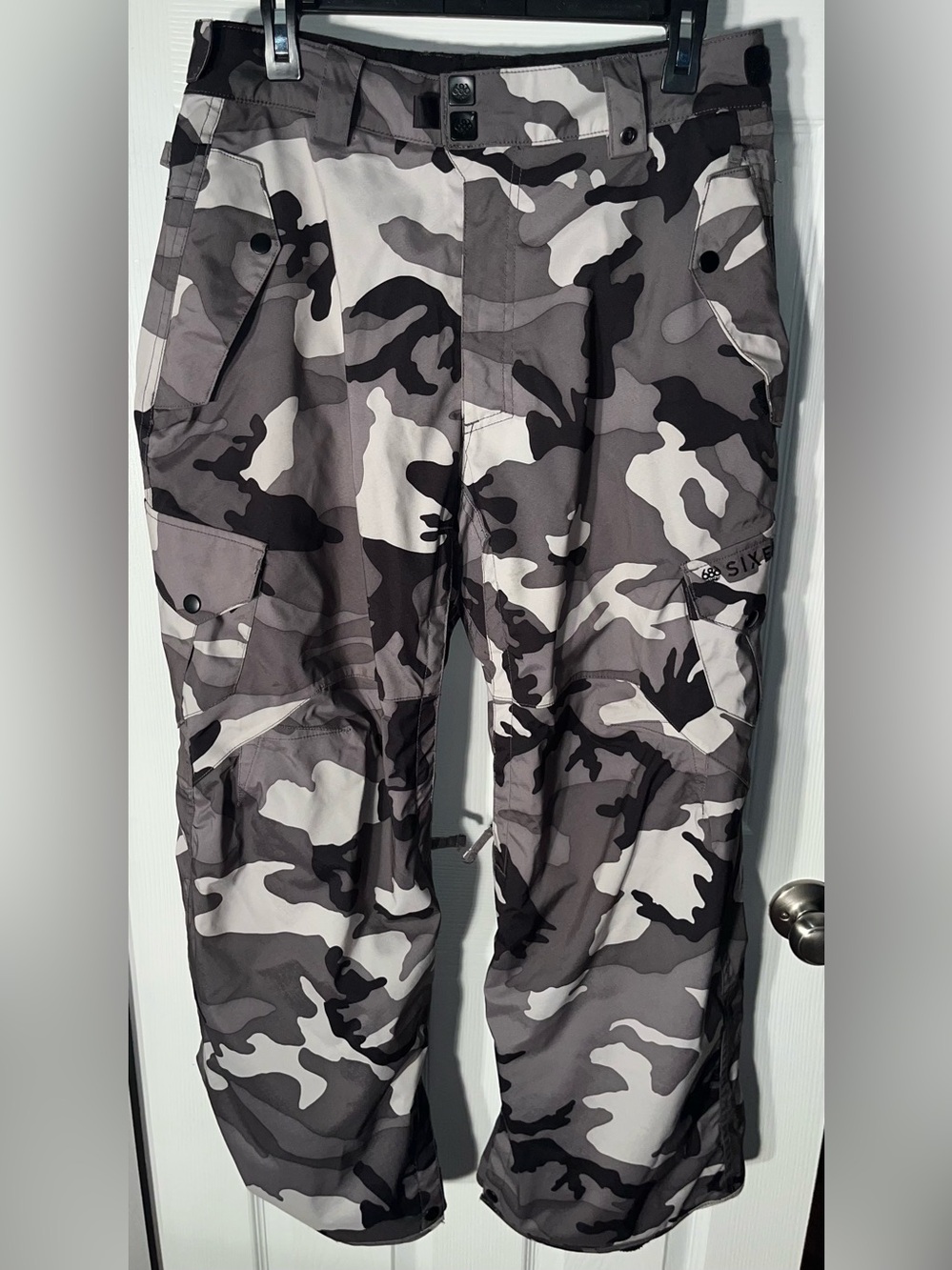 686 Men's Camouflage Cargo Snowboard Ski Performance Pants Size Small